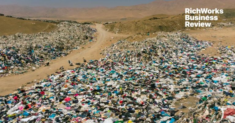 Gara-Gara Fast Fashion, Longgokan Pakaian Menjadi Gunung di Chile!