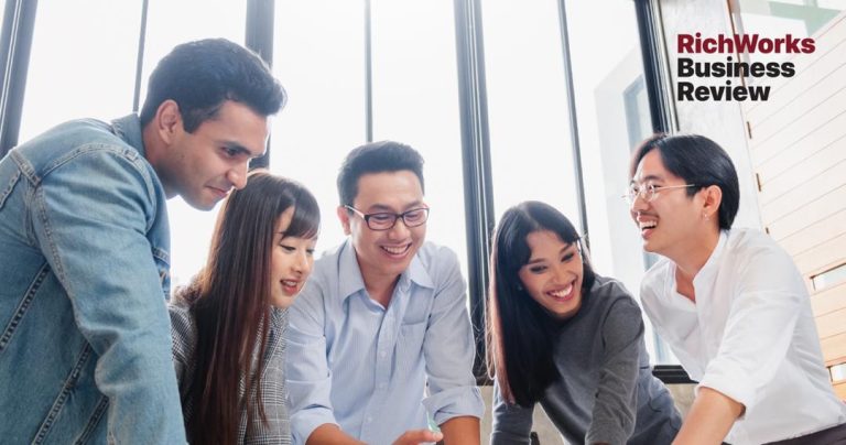 8 Cara Untuk Membina Semangat Kekitaan Dalam Pasukan Kerja